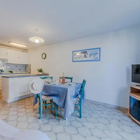 Holiday Les Dauphins By Interhome Casa vacanze *