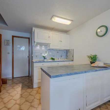 Holiday Les Dauphins By Interhome